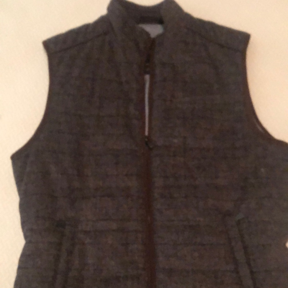 Jos A Bank Reserve Vest . Brown plaid gray lining size small